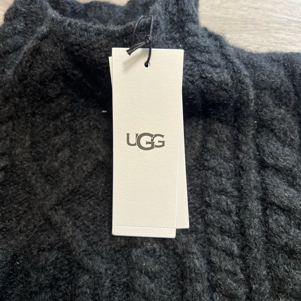 UGG Janae Cable Knit Sweater size M - Picture 4 of 7